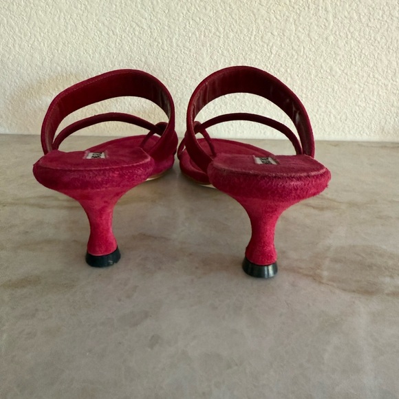 Manolo Blahnik Susa Raspberry Red Kitten Heel Suede Sandals Size 35 EU / Size 5 - Picture 12 of 13